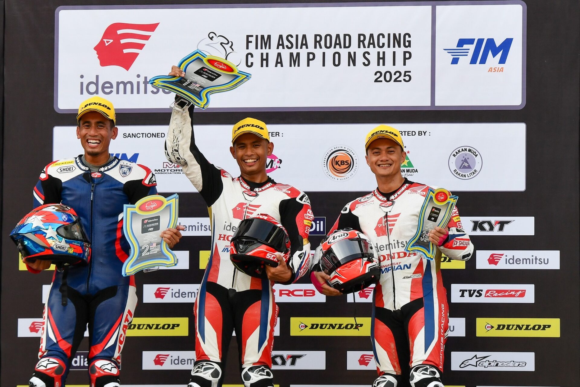 AZROY IN A CLASS OF HIS OWN TO WIN ASB1000 RACE 1 - HubMedia